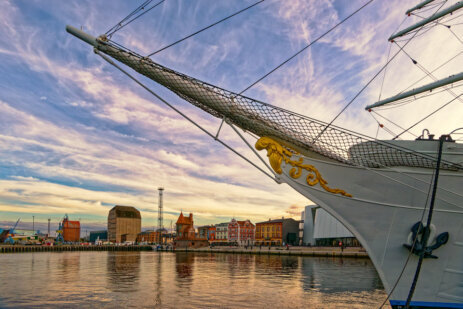 Stralsund Stadthafen mit Gorch Fock